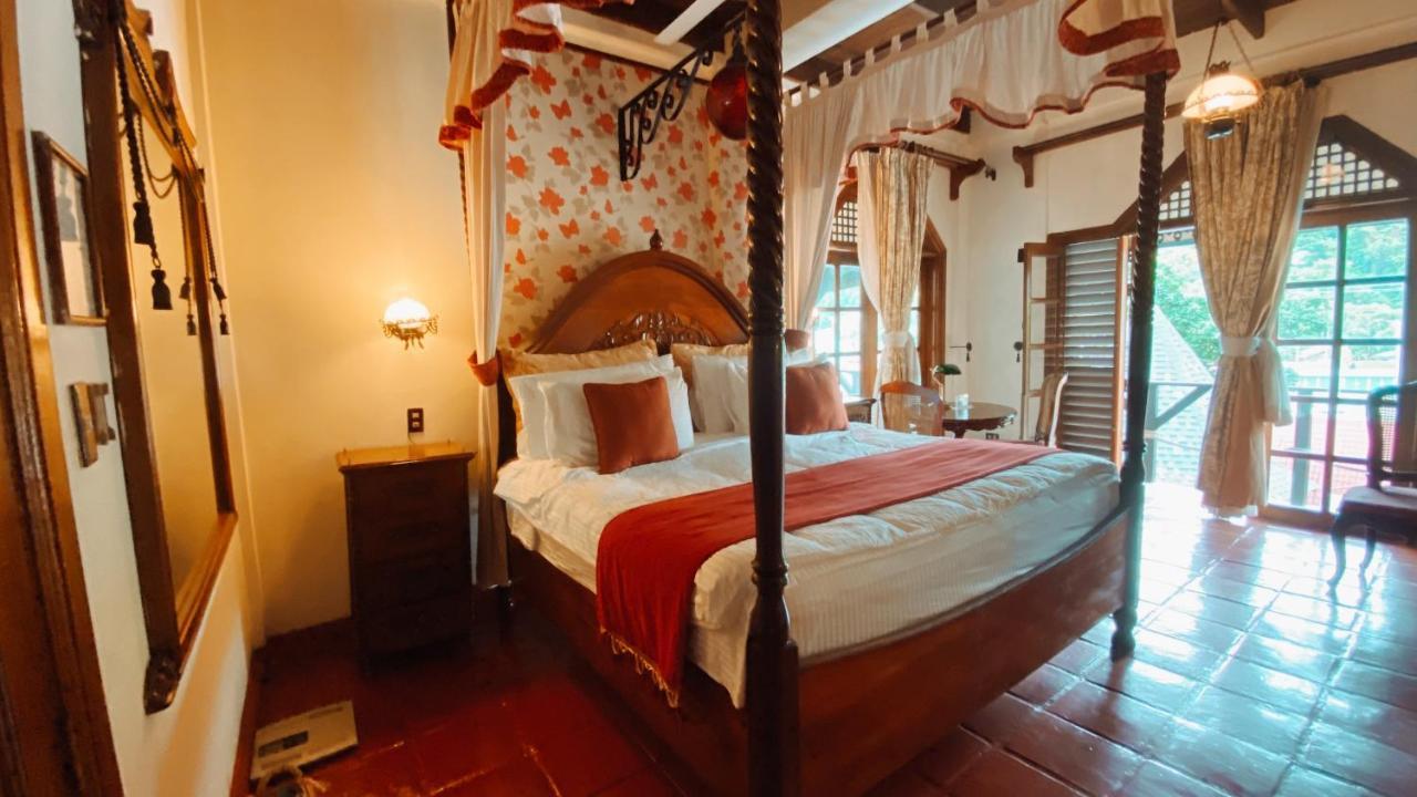 Tropicana Castle Dive Resort Powered By Cocotel Puerto Galera Exterior photo